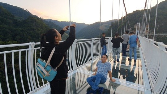 World’s longest glass bridge inaugurated in Son La province